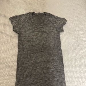 Lulu swiftly tee